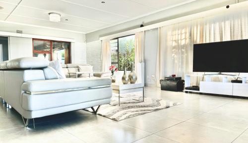 Deluxe Family Suite