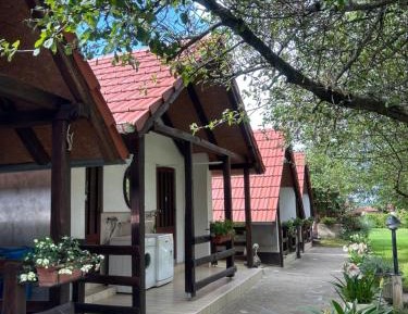 Bungalow with Garden View