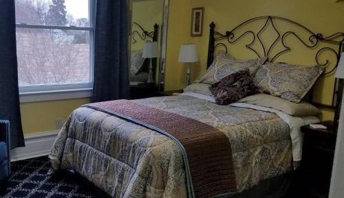 Standard Queen Room