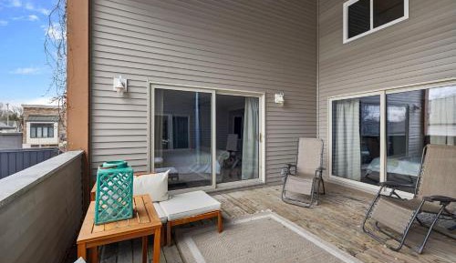 Three-Bedroom Apartment with Balcony