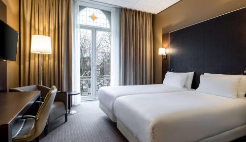Standard Twin Room with View 