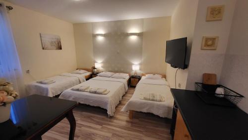 Quadruple Room with Private Bathroom