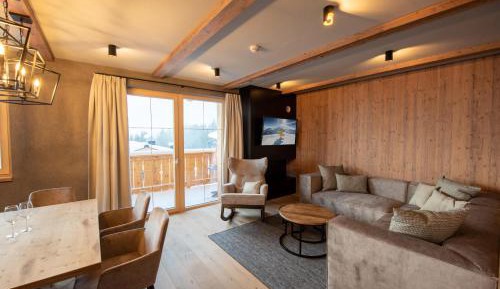 Apartment with Mountain View