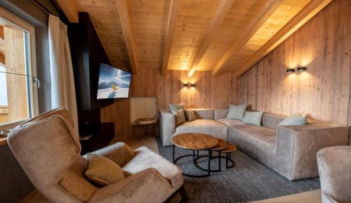 Apartment with Mountain View