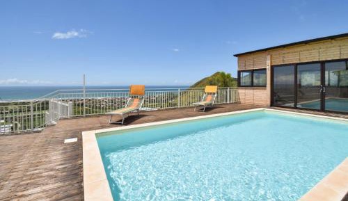 Three-Bedroom Holiday Home 