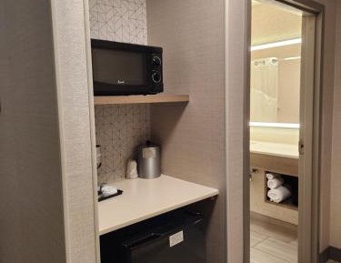 Standard King Room with Roll-In Shower - Communications Access