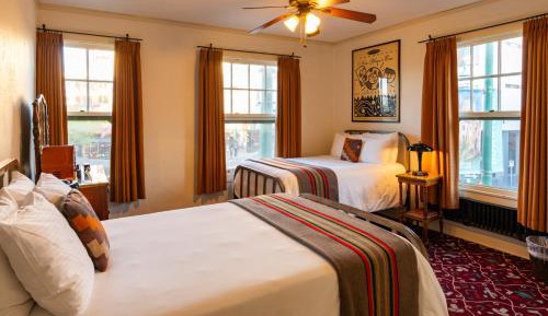 Club 2 Full Beds