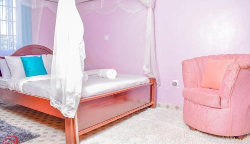 Four-Bedroom Apartment with Balcony 