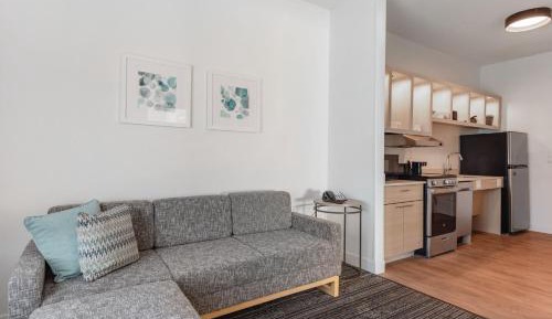One-Bedroom King Suite with Sofa Bed 