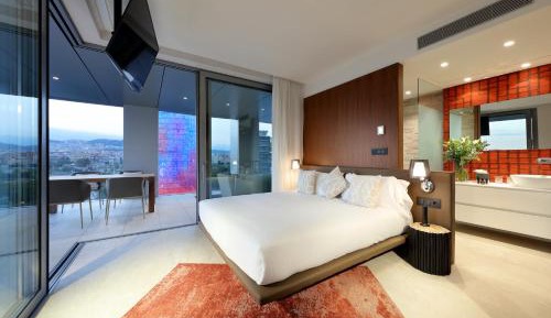 Deluxe Suite with Spa Bath