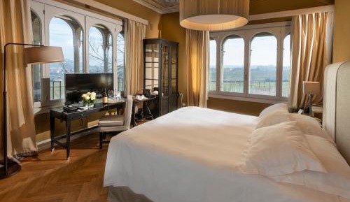 Deluxe Suite with Spa Bath and Spa Access
