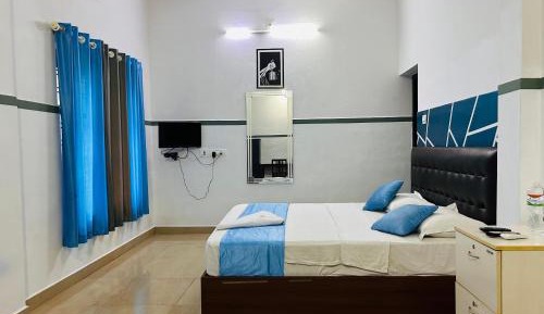 Deluxe Double Room (2 Adults + 1 Child)