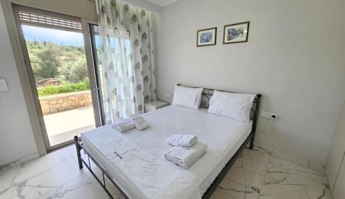 Two-Bedroom Apartment with Mountain View