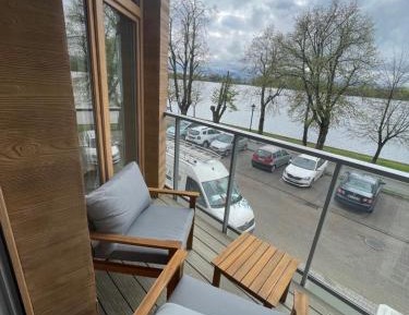 Apartment with Lake View