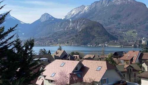 Two-Bedroom Apartment with Lake View
