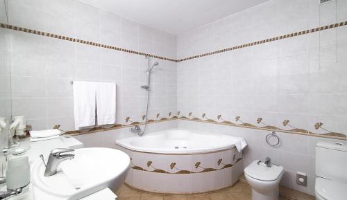 Two-Bedroom Apartment with Sauna and Jacuzzi access