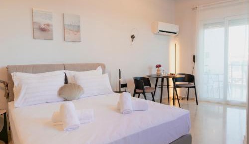 One-Bedroom Apartment with Sea View and Balcony