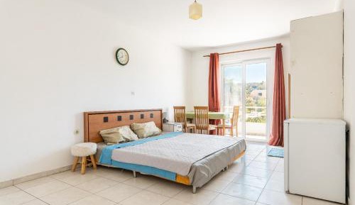 Superior One-Bedroom Apartment