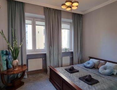 Deluxe Two-Bedroom Apartment with Garden View