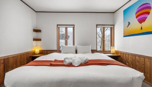 Deluxe Double or Twin Room with Mountain View