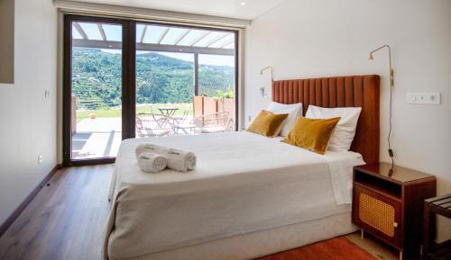 Deluxe Double or Twin Room with Mountain View