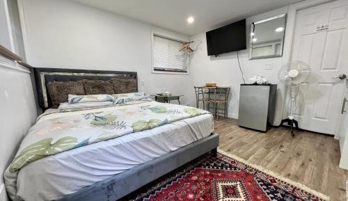 Deluxe Queen Suite