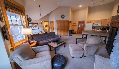 One-Bedroom Apartment with Balcony