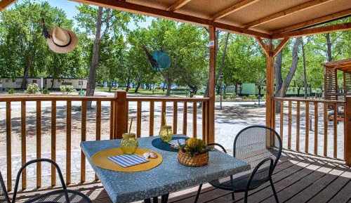 Relax Two-Bedroom Mobile Home with Terrace