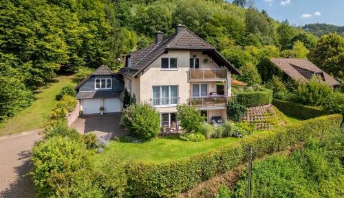 Superior One-Bedroom Apartment