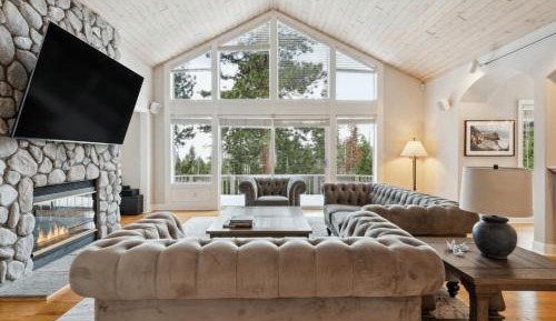 Four-Bedroom Holiday Home
