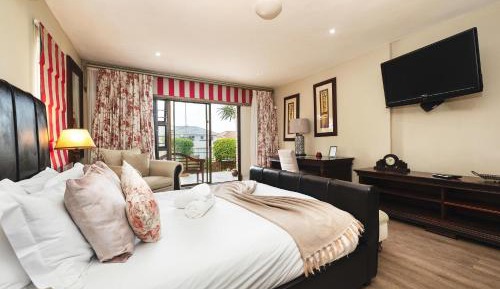 Deluxe Queen Room