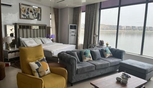 Apartment with Lake View