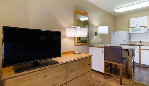 Studio with 2 Queen Beds - Non-Smoking