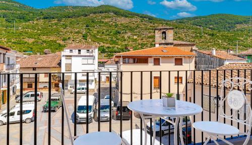 Two-Bedroom Deluxe Apartment with Balcony
