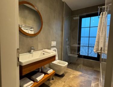 Deluxe Double Room (2 Adults + 1 Child)