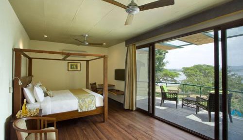 Queen Room with Pool View