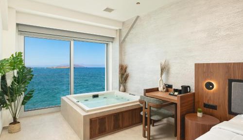 Junior Seafront Suite