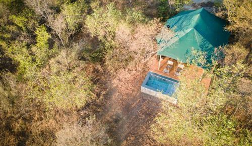 Admiralty Couple Tent with Pool