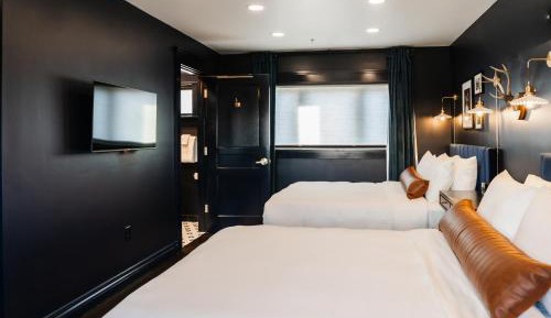 Deluxe Queen Room