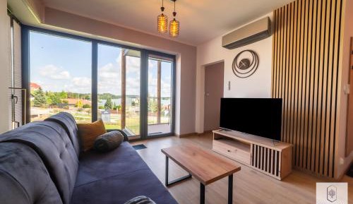 One-Bedroom Apartment with Lake View