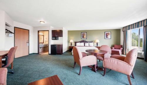 Junior King Suite with Sofa Bed - Non-Smoking