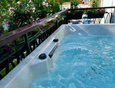 King Room with Spa Bath