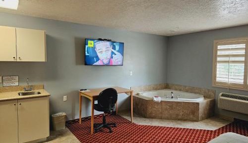 King Suite with Jacuzzi - Non-Smoking