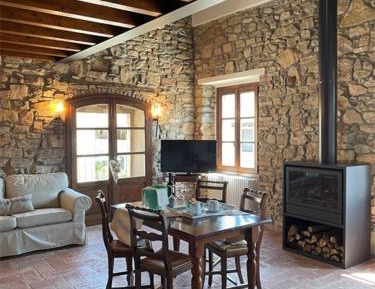 Two-Bedroom Loft Apartment with air conditioning