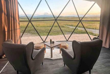 Apartment with Mountain View