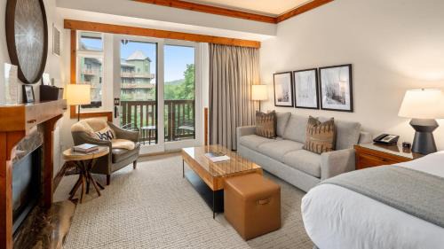 King Studio with Sofa Bed