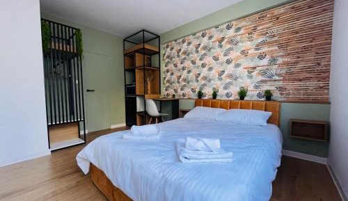 Deluxe Room (2 Adults + 1 Child)