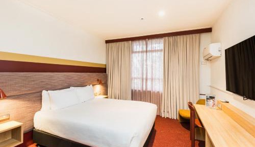 Upper House Queen Room