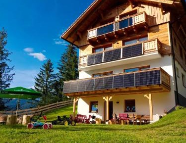 Apartment with Mountain View