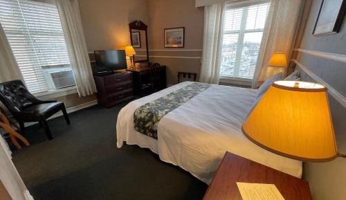 Single Room with Mountain View